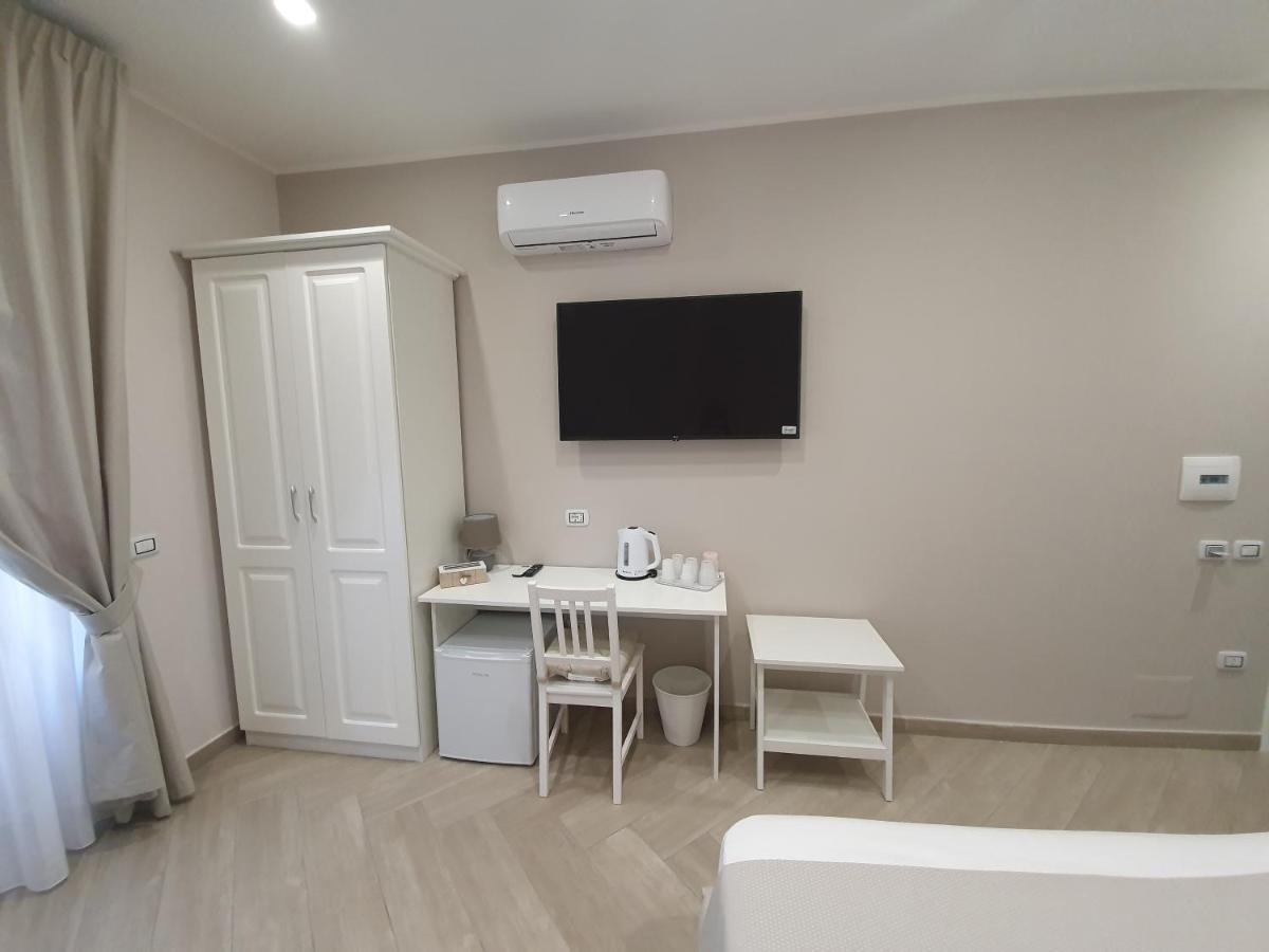 Dimora Costantino Bed & Breakfast Наполи Екстериор снимка