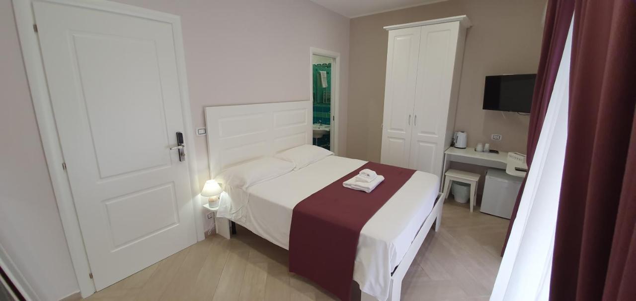 Dimora Costantino Bed & Breakfast Наполи Екстериор снимка