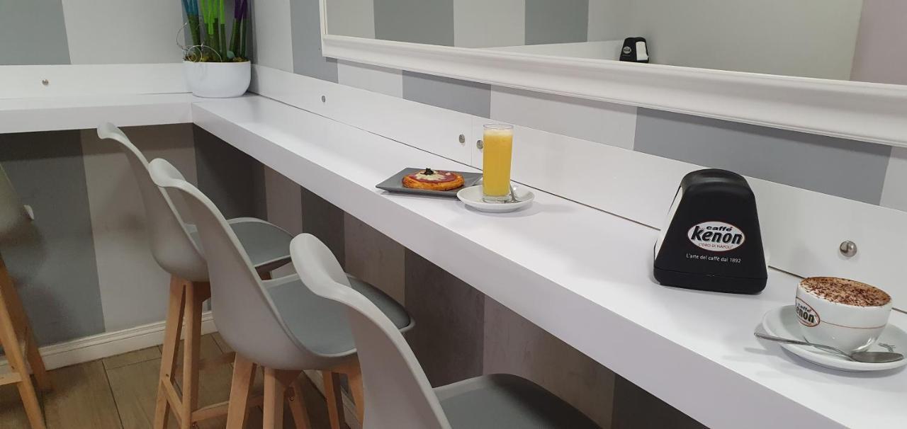 Dimora Costantino Bed & Breakfast Наполи Екстериор снимка