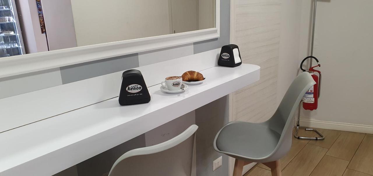 Dimora Costantino Bed & Breakfast Наполи Екстериор снимка