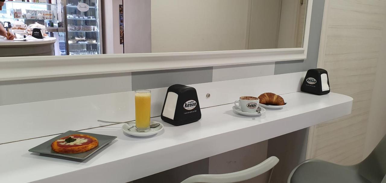 Dimora Costantino Bed & Breakfast Наполи Екстериор снимка