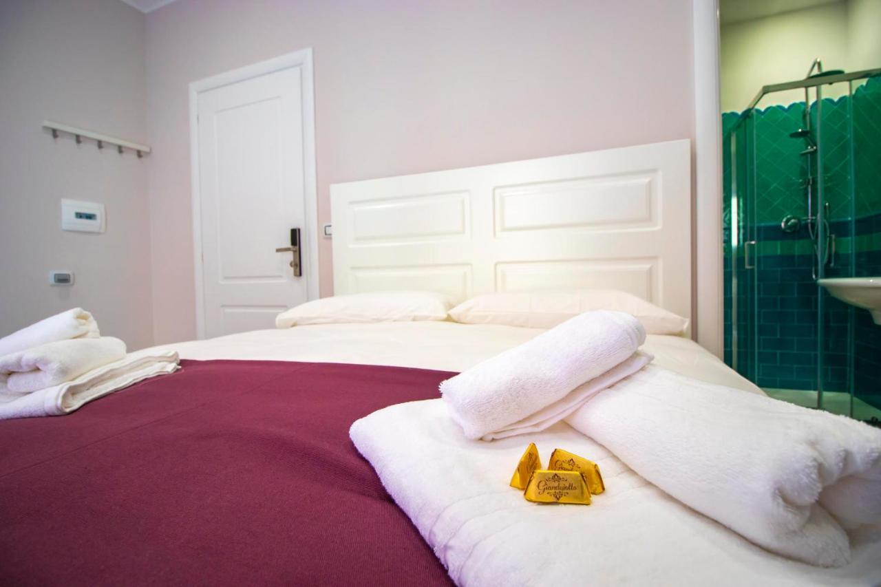 Dimora Costantino Bed & Breakfast Наполи Екстериор снимка