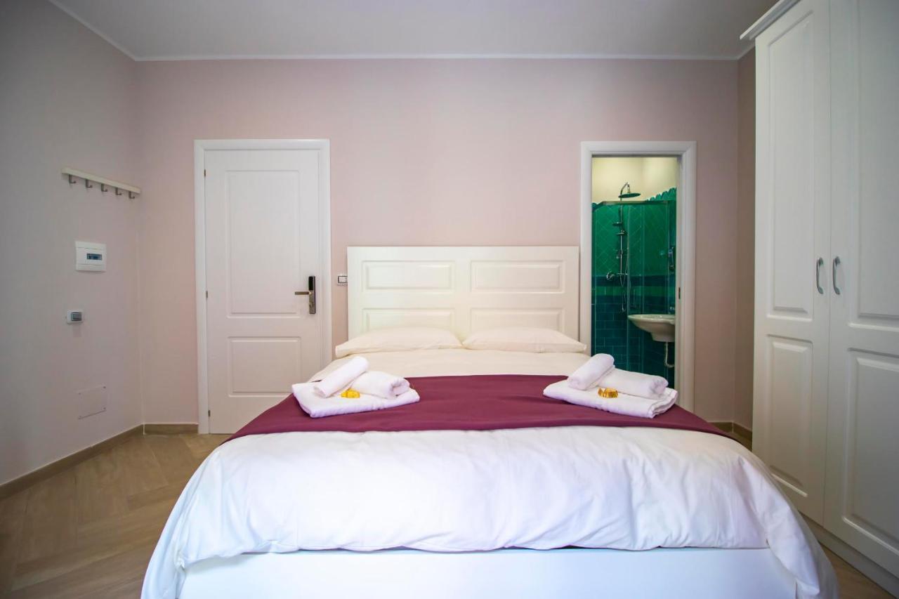 Dimora Costantino Bed & Breakfast Наполи Екстериор снимка